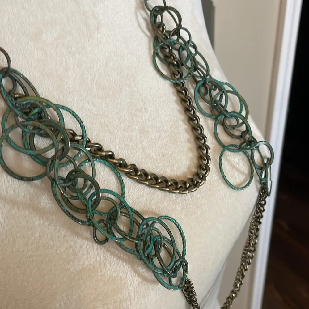 😀‎ Free w/ Purchase Chain Statement Necklace!